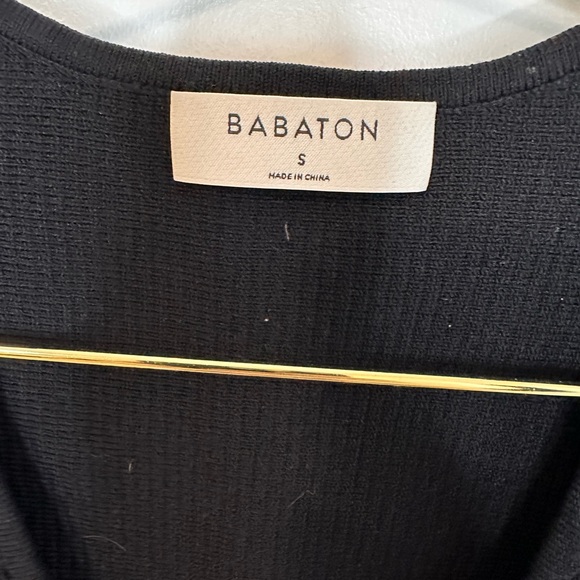 Aritzia Babaton V neck sculpt knit crop top - Picture 4 of 10